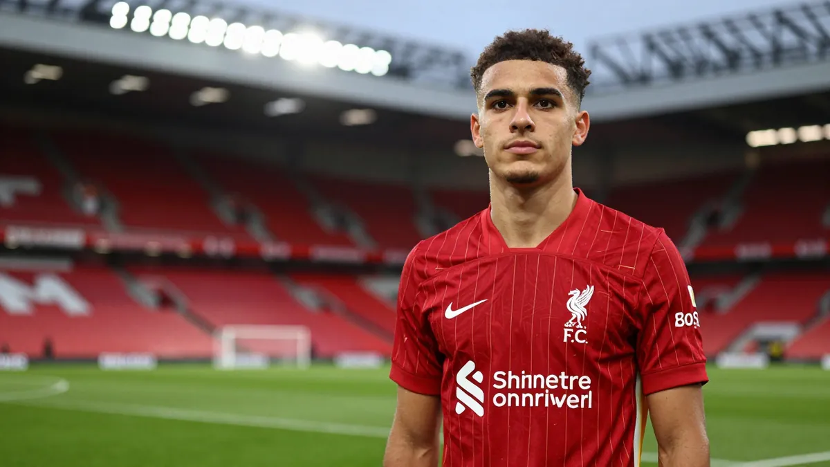 Liverpool F.C. are in talks with Paris Saint-Germain's Bradley Barcola, with the Reds prioritizing a move for the French...