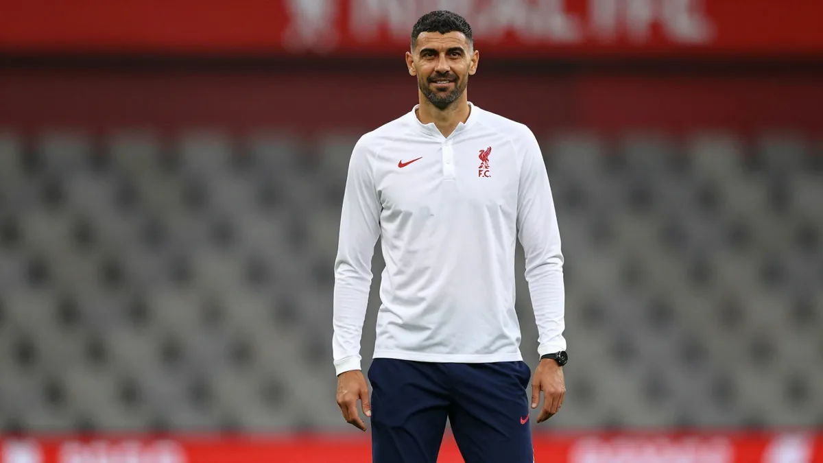 Liverpool F.C. legend Jamie Carragher criticizes Mohamed Salah's transfer to Trabzonspor, feeling the Egyptian's skills...