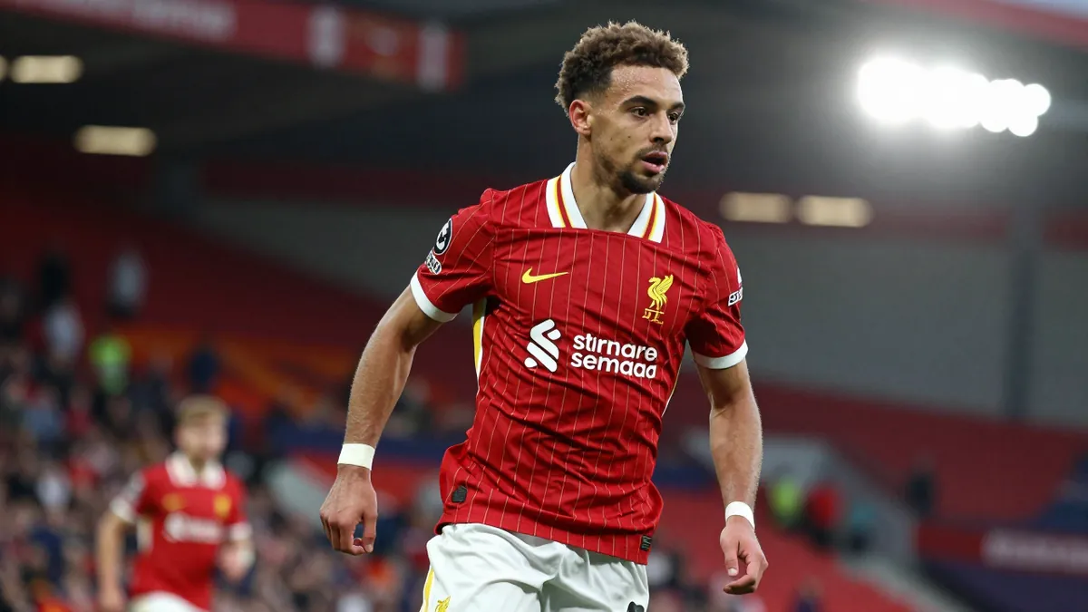 Liverpool F.C. draws 0-0 against Como in a behind-closed-doors match, with Victor Munoz impressing
