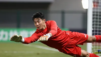 Liverpool F.C. have agreed a £30 million deal to sign 18-year-old Genk goalkeeper Lucca Brughmans, a record fee for a...