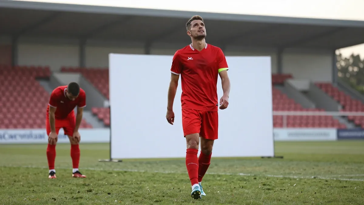 Liverpool F.C.: Former Liverpool forward Fabio Borini has announced his retirement from professional football