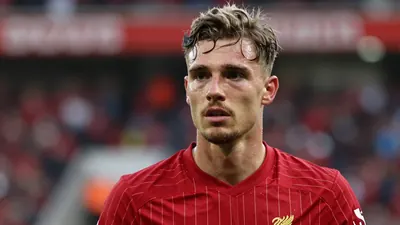 Liverpool F.C.: Jamie Carragher claims Florian Wirtz does not fit Andoni Iraola's system as the £116m signing struggles early